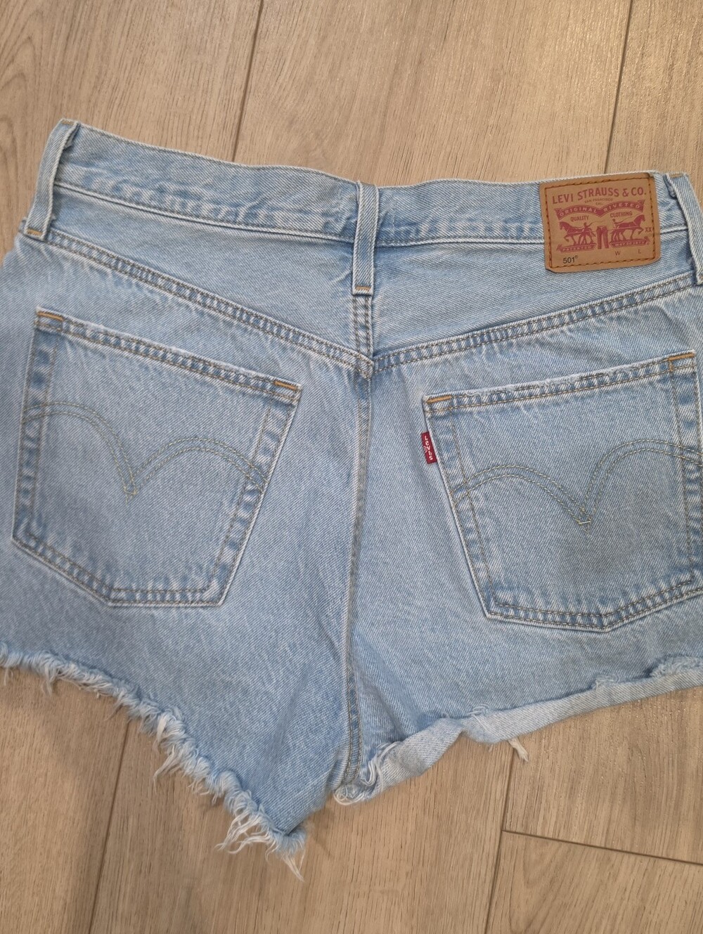 Levi's 501 Original Distressed Denim Cutoff Shorts Light Wash W31 - Picture 2 of 6